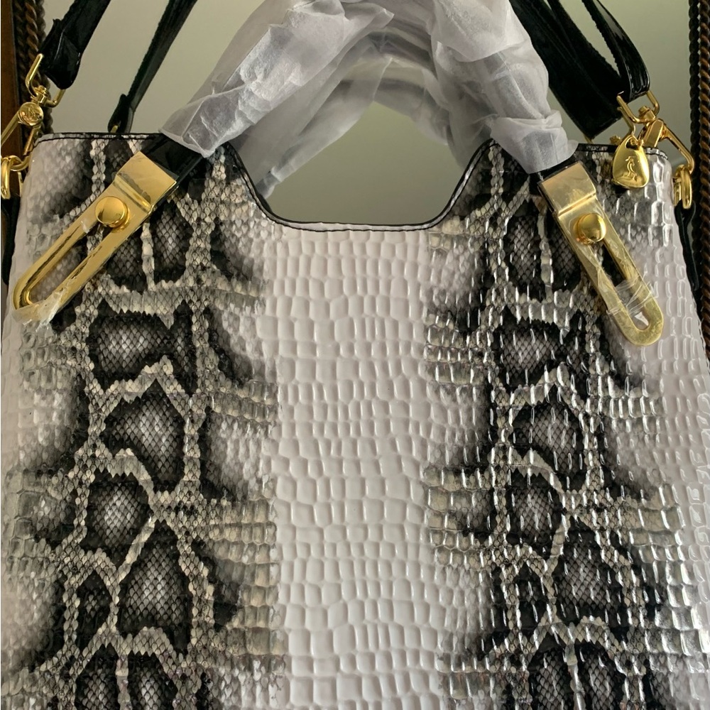 Black/White Crossbody bag
